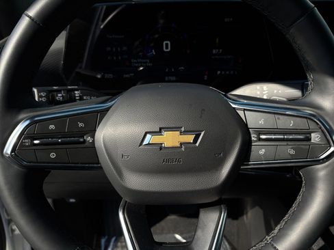 Used 2025 Chevrolet Equinox LT image 32