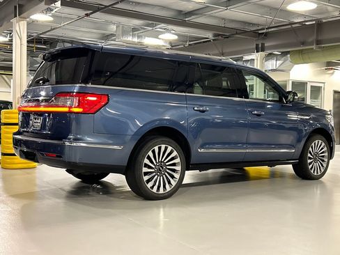 Used 2020 Lincoln Navigator L Reserve w/ Luxury Package AWD/4WD image 2