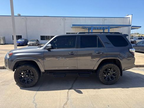 Used 2021 Toyota 4Runner TRD Off-Road Premium w/ Moonroof Package AWD/4WD image 4