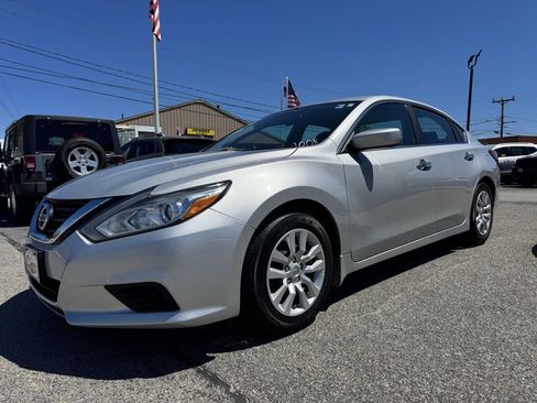Used 2018 Nissan Altima 2.5 S w/ S Convenience Package FWD image 3