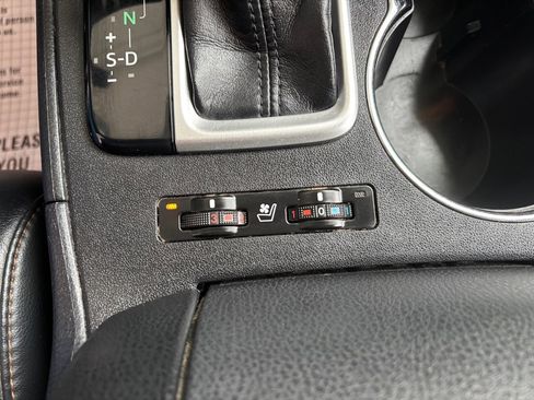 Used 2014 Toyota Highlander Limited image 12