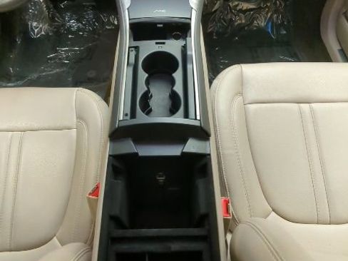 Used 2016 Lincoln MKZ image 22