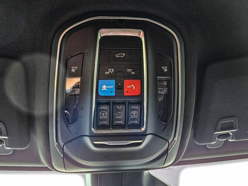 Used 2025 Jeep Grand Cherokee L Limited w/ Luxury Tech Group II AWD/4WD image 32