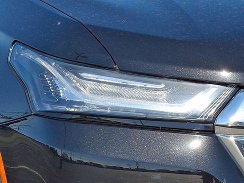 Used 2023 Chevrolet Traverse LT AWD/4WD image 9