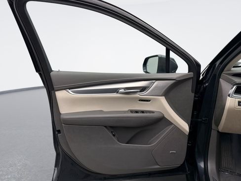 Used 2020 Cadillac XT5 Premium Luxury image 9