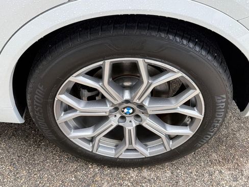 Used 2024 BMW X7 xDrive40i w/ Premium Package AWD/4WD image 7