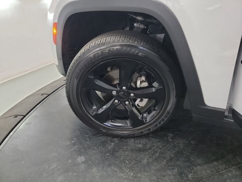 Used 2023 Jeep Grand Cherokee Altitude AWD/4WD image 22