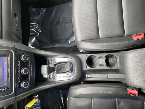 Used 2011 Volkswagen Jetta SE FWD image 17