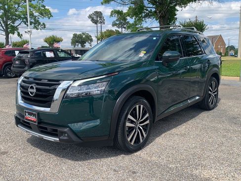 Used 2023 Nissan Pathfinder Platinum w/ Cargo Package AWD/4WD image 5