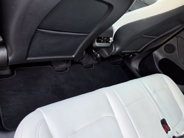 Used 2022 Tesla Model Y Performance AWD/4WD image 25