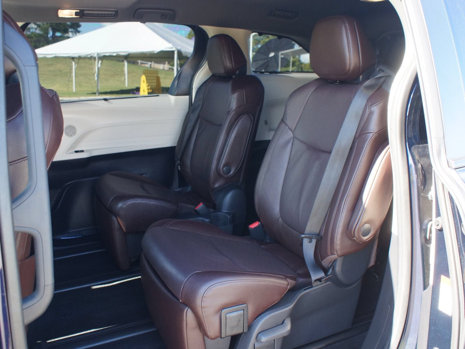 Used 2023 Toyota Sienna Platinum FWD image 16