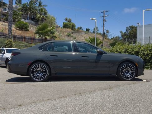 New 2026 BMW i7 eDrive50 w/ M Sport Package RWD image 3