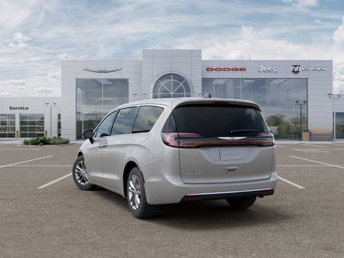 New 2026 Chrysler Pacifica Select FWD image 3