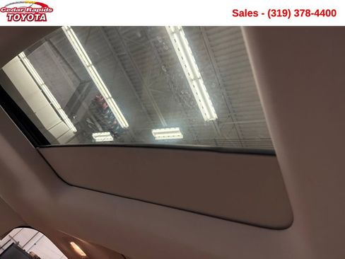 Used 2016 Ford Explorer Platinum image 23