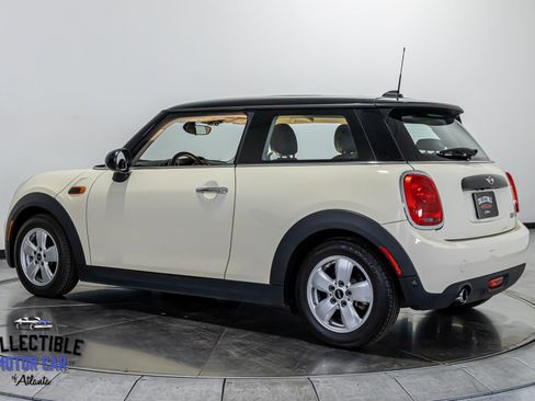 Used 2018 MINI Cooper 2-Door Hardtop image 6