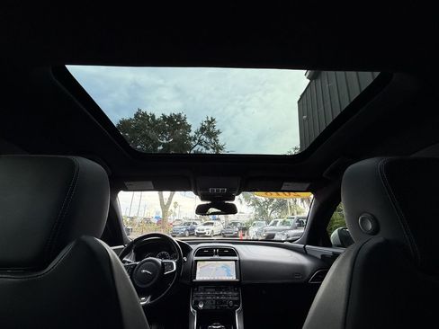 Used 2018 Jaguar XE S RWD image 21