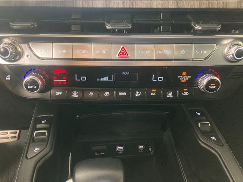 Used 2024 Kia Telluride SX Prestige w/ Towing Package AWD/4WD image 7