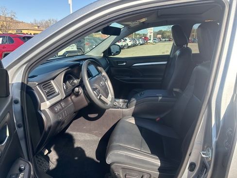 Used 2019 Toyota Highlander XLE image 15