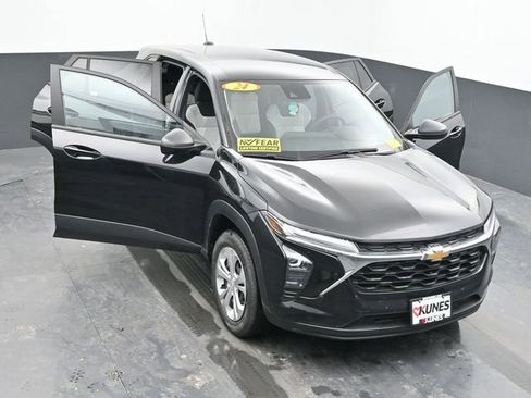 Used 2024 Chevrolet Trax LS image 54