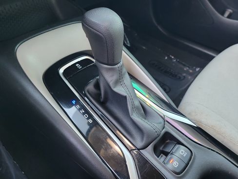 Used 2021 Toyota Corolla LE image 30