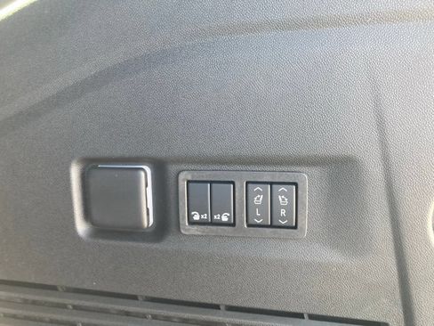 New 2025 Chevrolet Suburban Premier AWD/4WD image 20