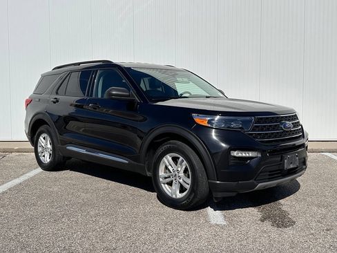Certified 2022 Ford Explorer XLT w/ Equipment Group 202A AWD/4WD image 9