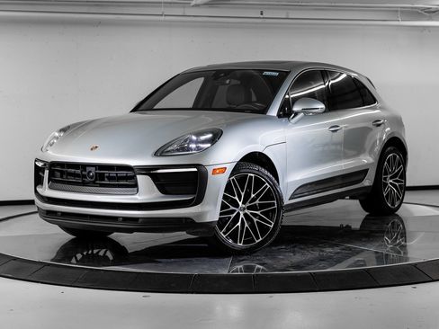 Certified 2025 Porsche Macan image 1