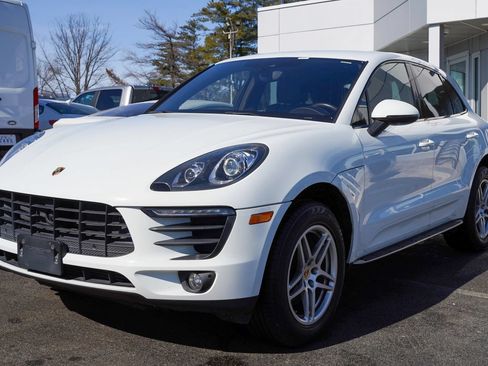 Used 2018 Porsche Macan AWD/4WD image 1