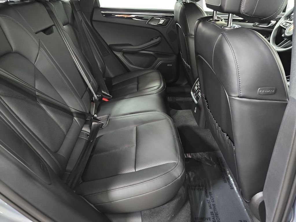 Certified 2026 Porsche Macan AWD/4WD image 26