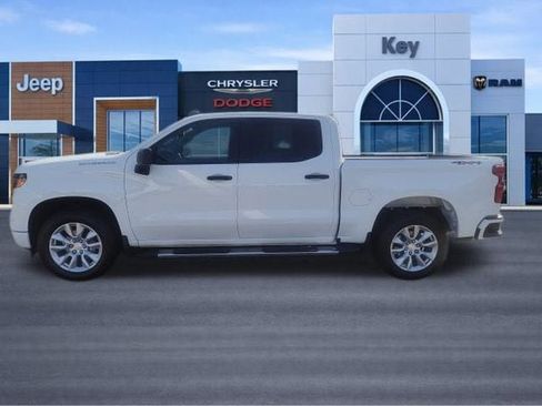 Used 2024 Chevrolet Silverado 1500 Custom image 2