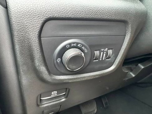 Used 2024 Jeep Grand Cherokee Altitude AWD/4WD image 31