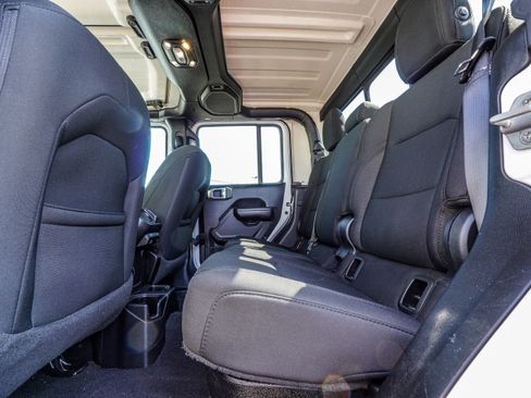 Used 2021 Jeep Gladiator Willys image 41