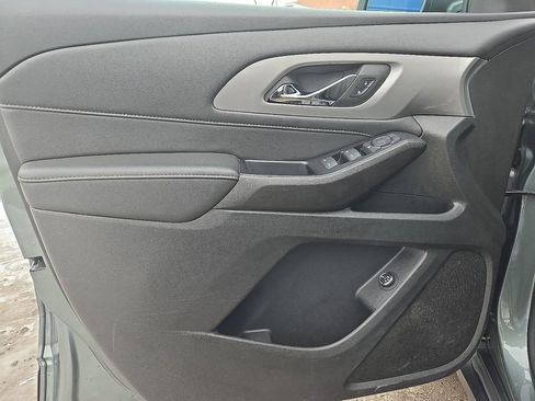 Used 2023 Chevrolet Traverse LT image 18