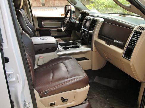 Used 2018 RAM 2500 Laramie w/ Convenience Group image 38