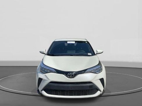 Used 2021 Toyota C-HR XLE FWD image 3