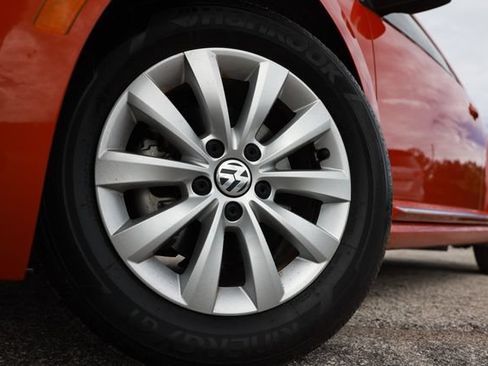 Used 2019 Volkswagen Beetle 2.0T S FWD image 33