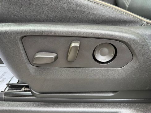 Used 2021 GMC Yukon SLT w/ SLT Premium Package image 10