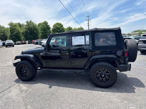 Used 2018 Jeep Wrangler Unlimited Sahara AWD/4WD image 8