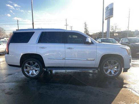 Used 2019 Cadillac Escalade Luxury image 4