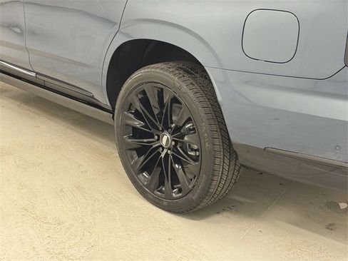 New 2026 Cadillac Escalade Platinum Sport w/ LPO, ONYX Package image 17