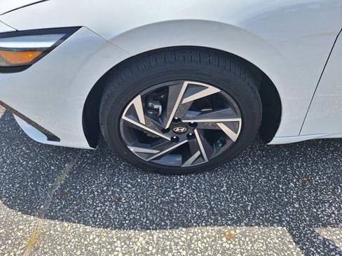 Used 2025 Hyundai Elantra SEL FWD image 10