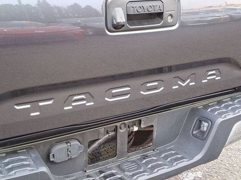 Certified 2020 Toyota Tacoma SR5 image 25