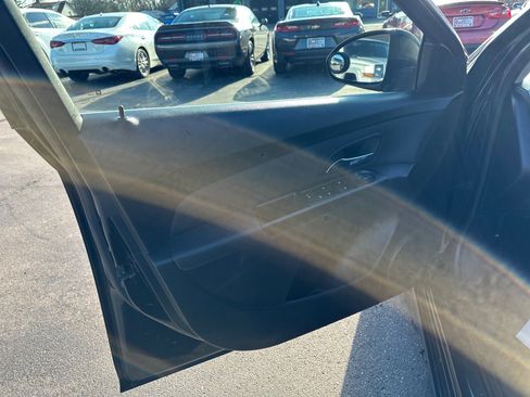 Used 2016 Chevrolet Cruze LT w/ Technology Package image 13