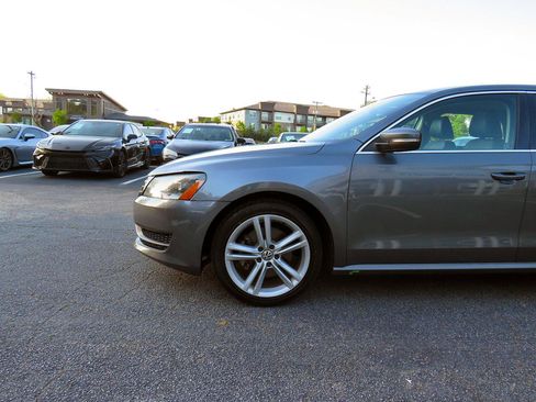 Used 2014 Volkswagen Passat 1.8T SE image 38