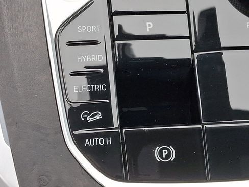 Certified 2025 BMW X5 xDrive50e w/ Climate Comfort Package image 30