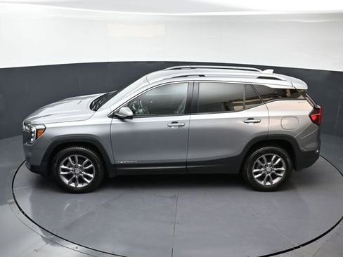 Used 2024 GMC Terrain SLT image 28