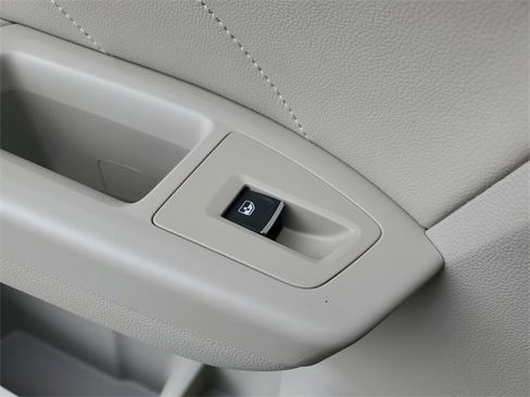 Certified 2023 Volkswagen Atlas SE image 14