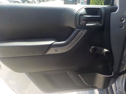 Used 2018 Jeep Wrangler Unlimited Sport AWD/4WD image 9