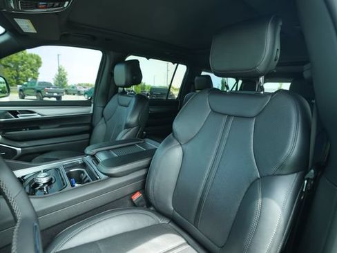 Used 2024 Jeep Wagoneer L Series II w/ Convenience Group I AWD/4WD image 44