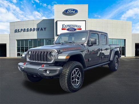 Used 2024 Jeep Gladiator Rubicon w/ Technology Group image 2
